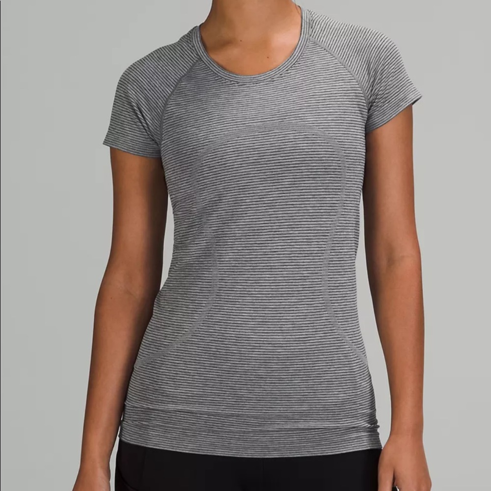 Swiftly Tech Short Sleeve Shirt 2.0 Size 6